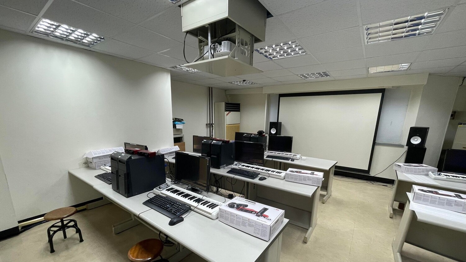 合班教室：606電腦教室(6F)-3