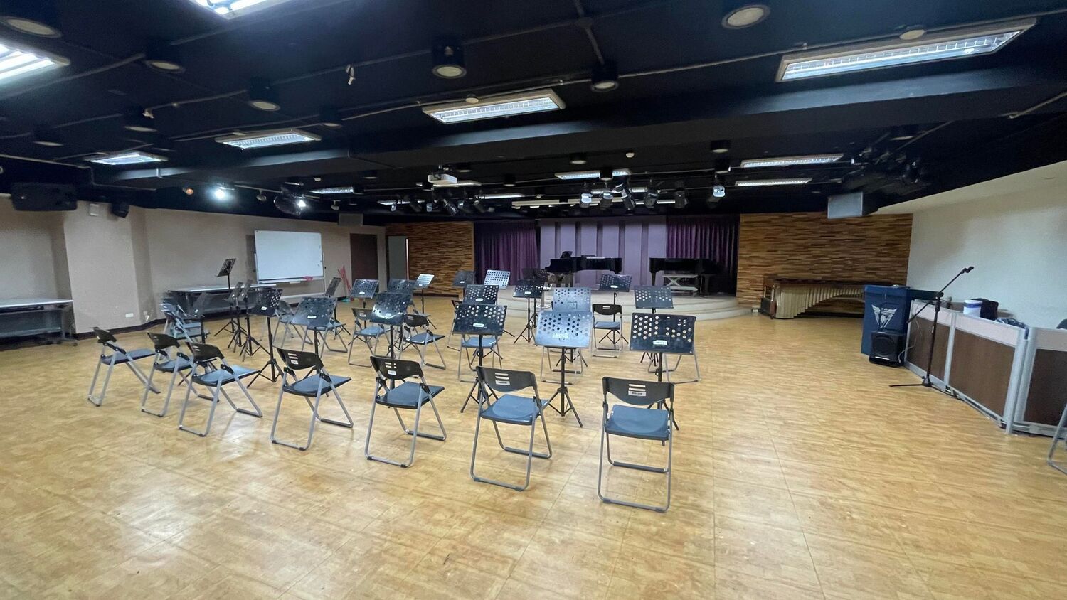 合班教室：音樂演奏廳(2F)-1